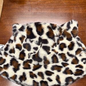 Leopard Print Faux Fur Bucket Hat